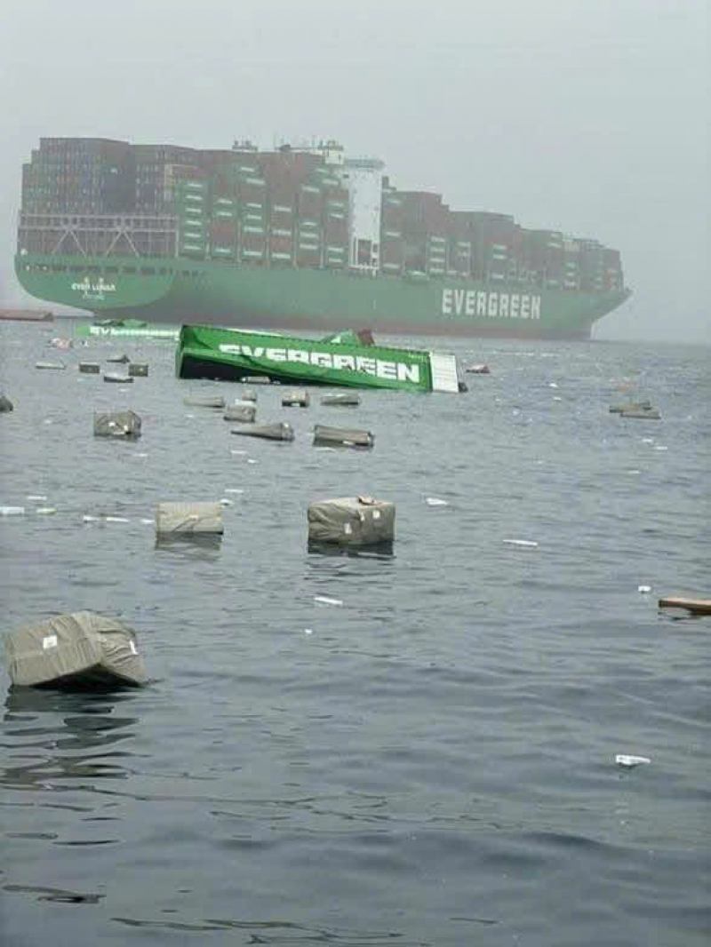TÀU "EVER LUNAR" CỦA EVERGREEN RƠI KHOẢNG 50 CONTAINER NGOÀI KHƠI CALLAO (PERU)